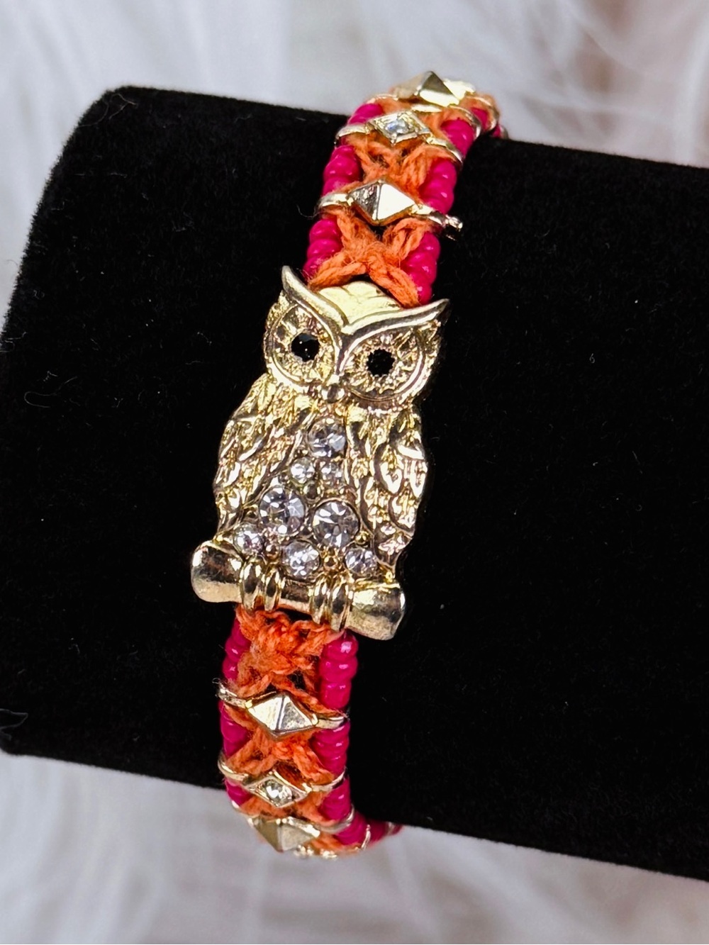 Beautiful goldtone, owl center small stretch costume bracelet